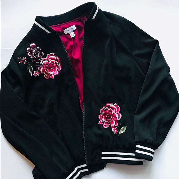 Susan Graver Jackets & Blazers - ⬇️$60 Rose embroidered zip-up jacket |Susan Graver